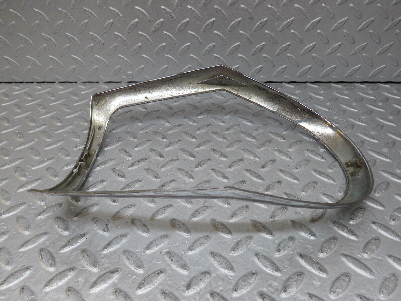 35752 Mercedes-Benz W108 Headlight Chrome Frame