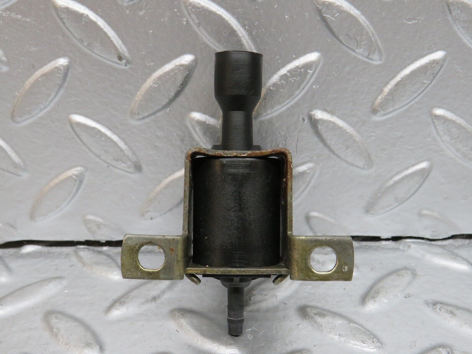 29454 Mercedes-Benz W124 230E Vacuum Control Valve Pierburg 0015407097