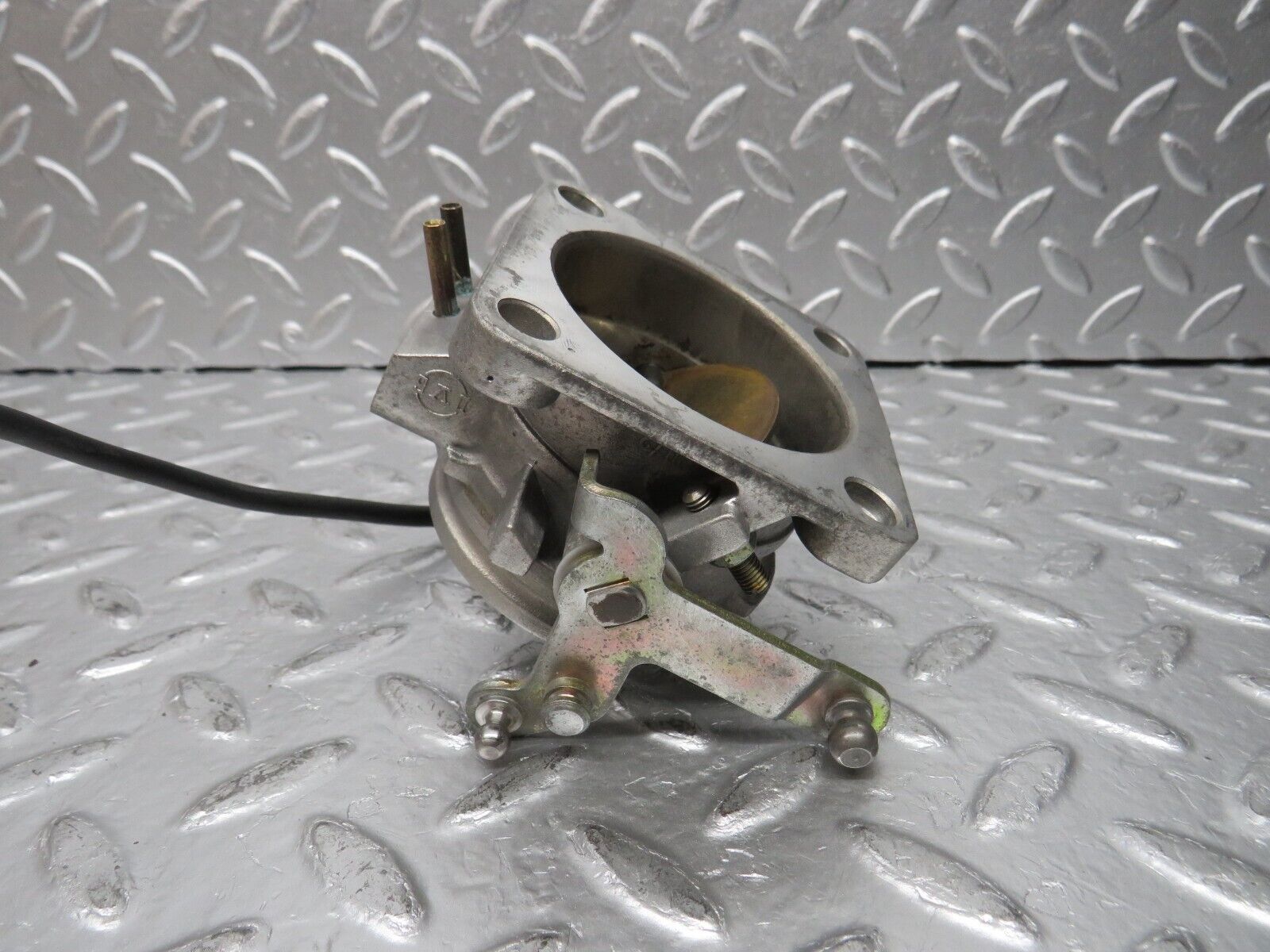 30461 Mercedes-Benz W124 230E Throttle Body Valve With Switch 0011409053