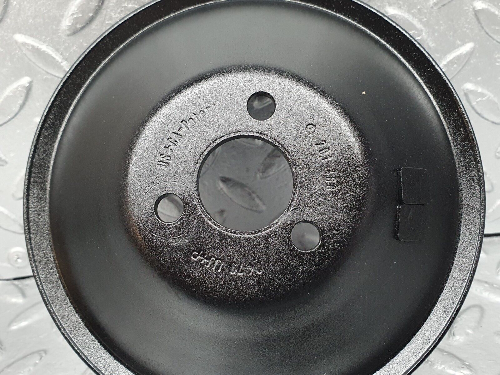 41533 Mercedes-Benz W124 200E Power Steering Pump Pulley 2014600479