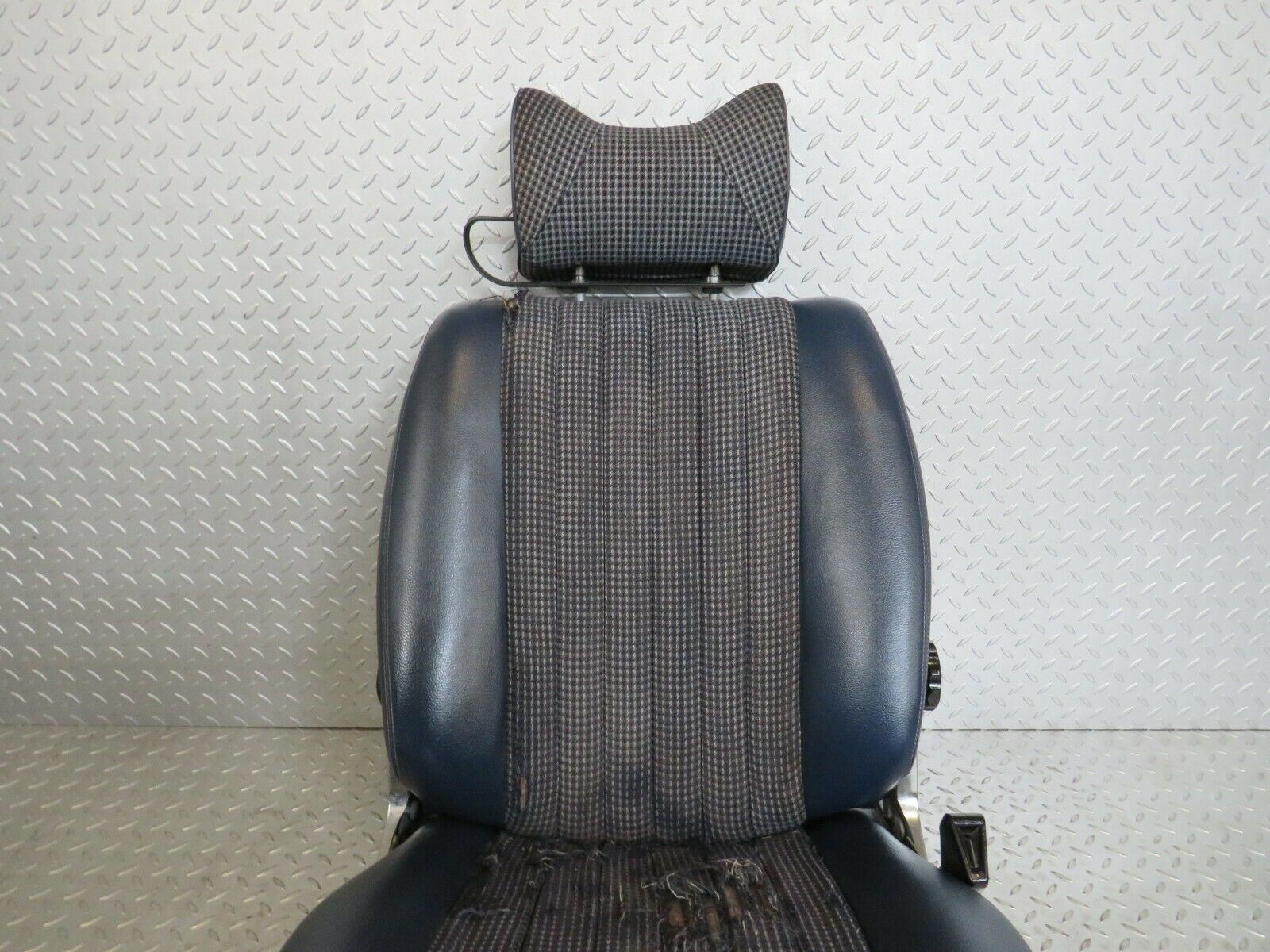 23760 Mercedes-Benz C107 450SLC Coupe Front Right Seat Blue Half Leather