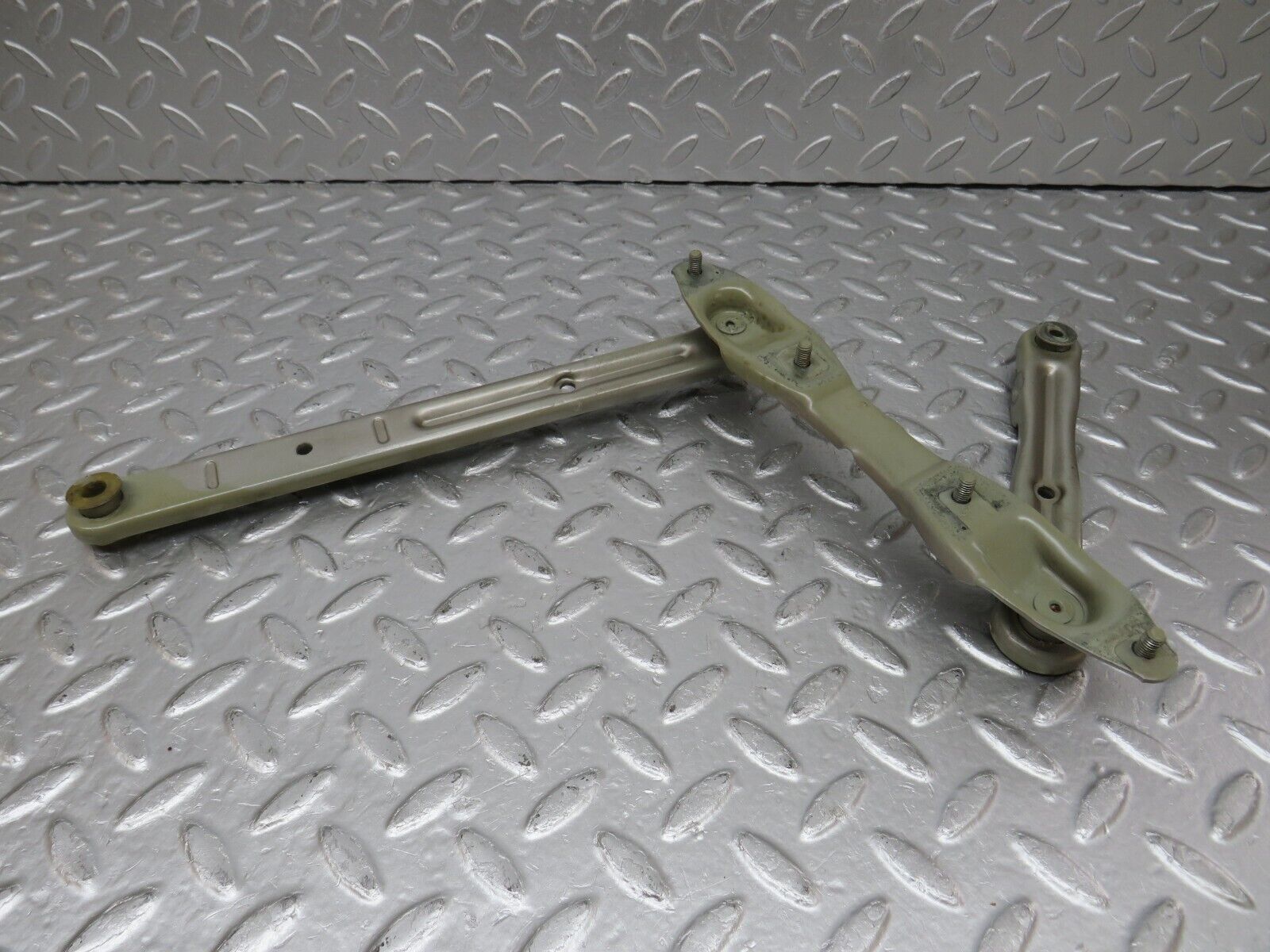 33723 Mercedes-Benz W201 190E 2.0L Bonnet Hinge Right Side