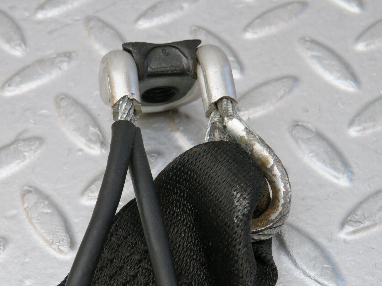 35085 Mercedes-Benz W210 320E Rear Double Seat Belt Buckle 2108600669