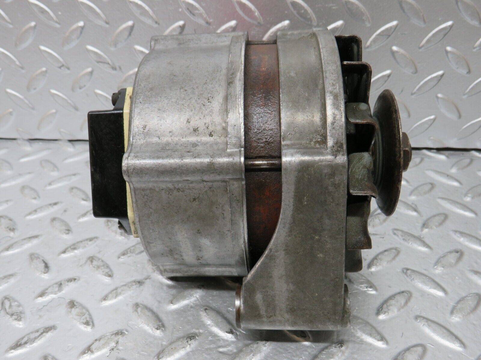 26289 Mercedes-Benz W116 450SE Alternator Generator 1125884221 0120489526