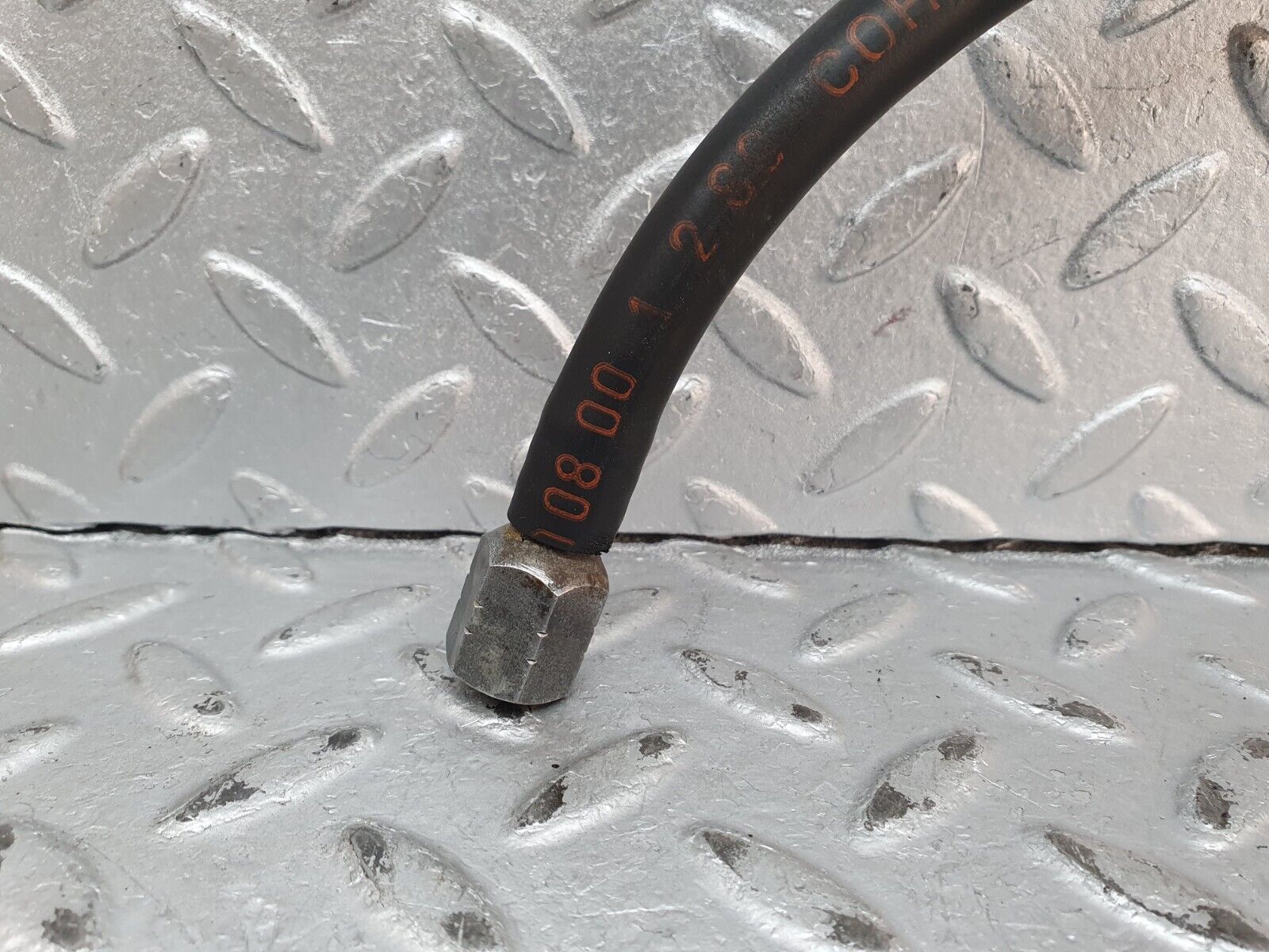 41238 Mercedes-Benz W126 300SE Fuel Pipe Line