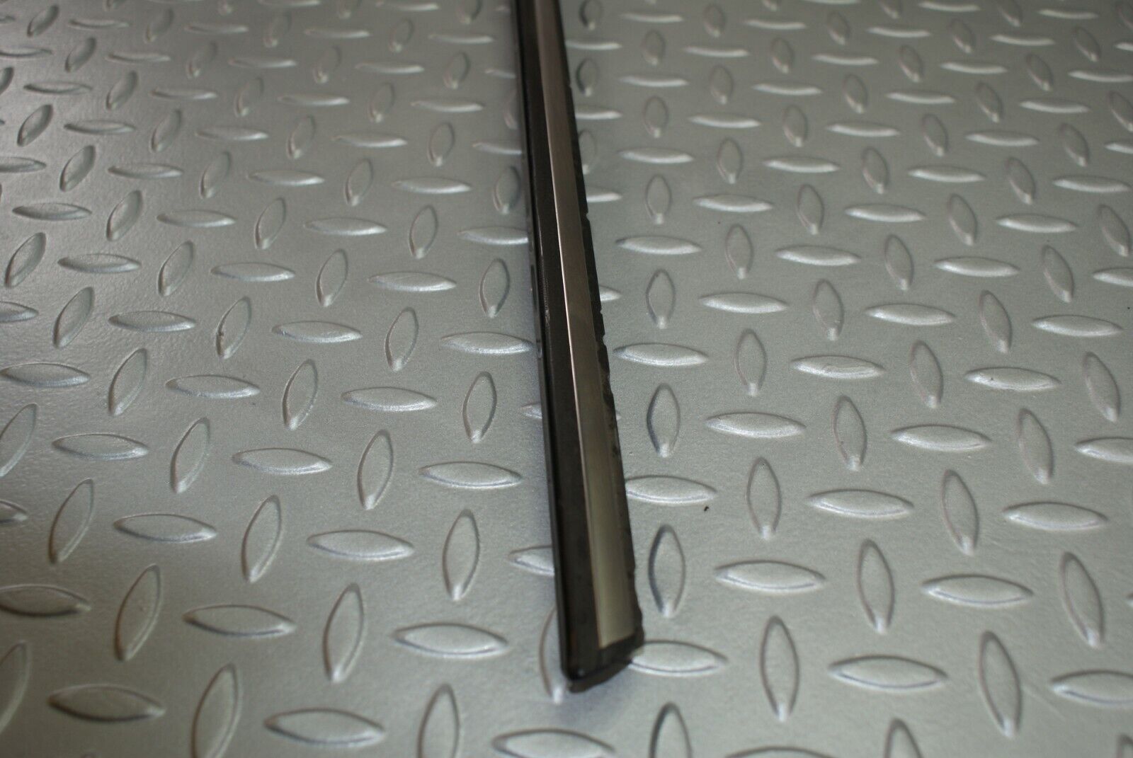 2985 Mercedes-Benz C123 280CE Coupe Front Left Fender Wing Chrome Trim