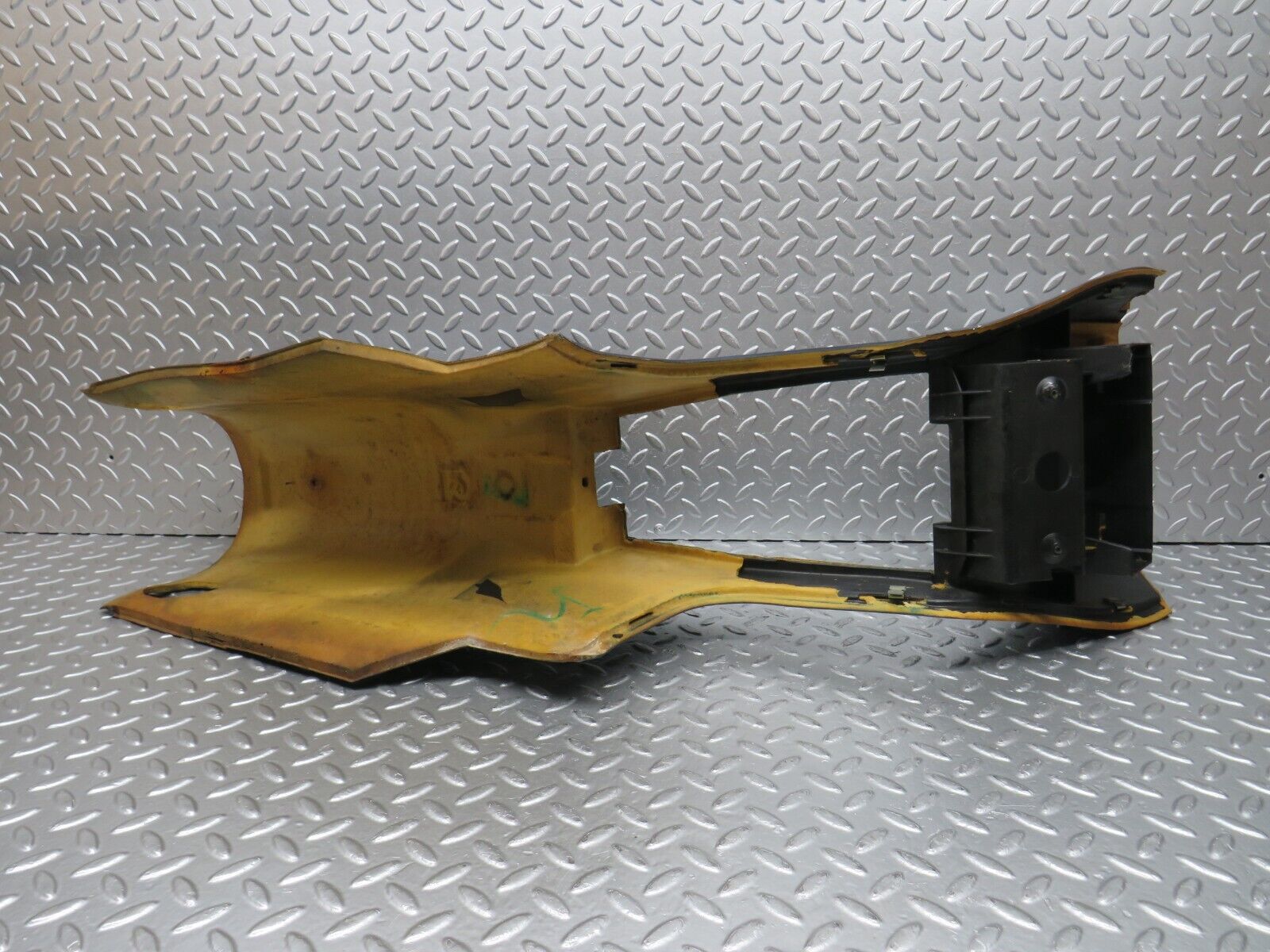 31132 Mercedes-Benz W123 200D Centre Console Blue