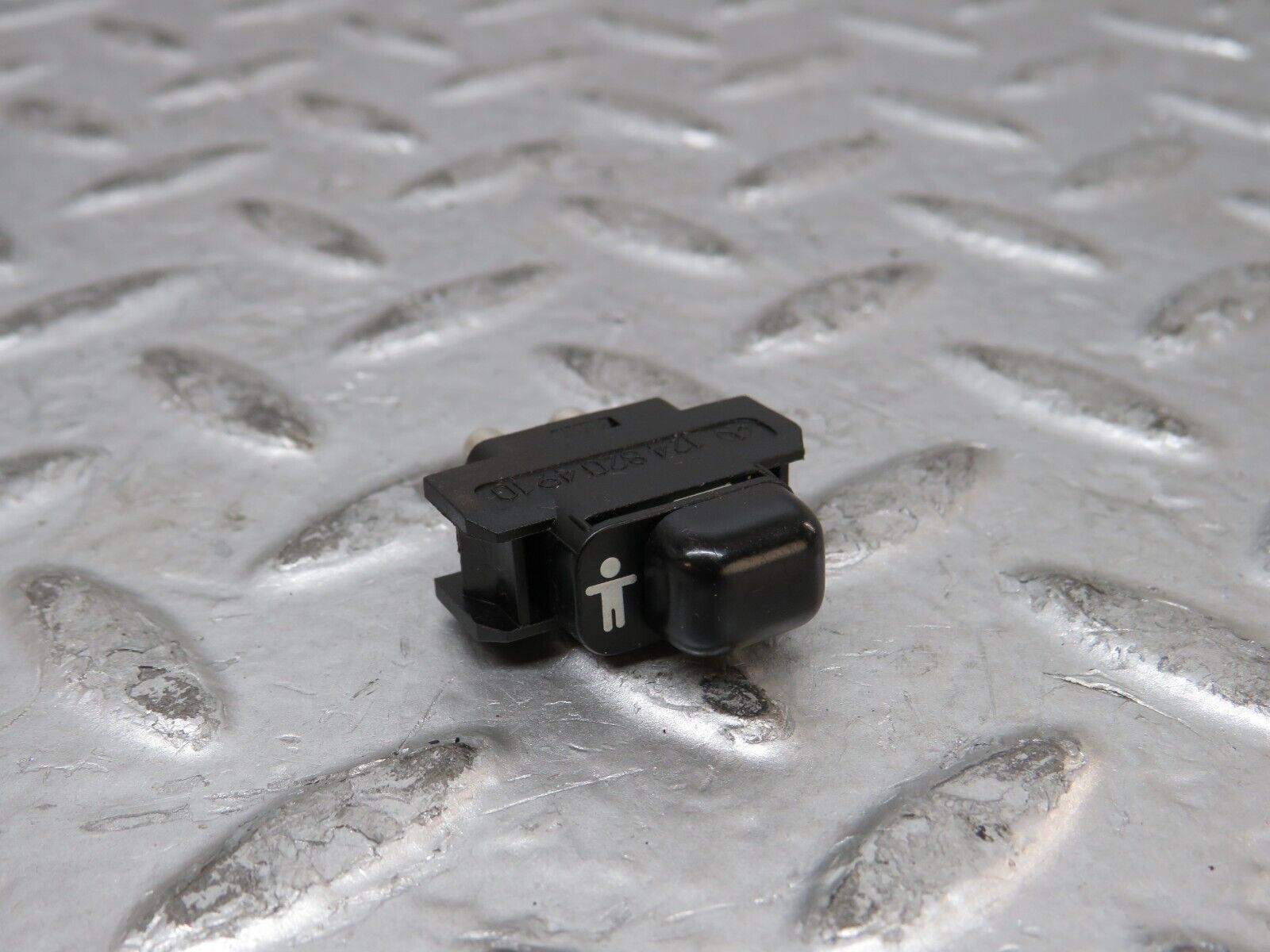 27700 Mercedes-Benz S124 300TE Wagon Child Lock Control Switch 1248204910