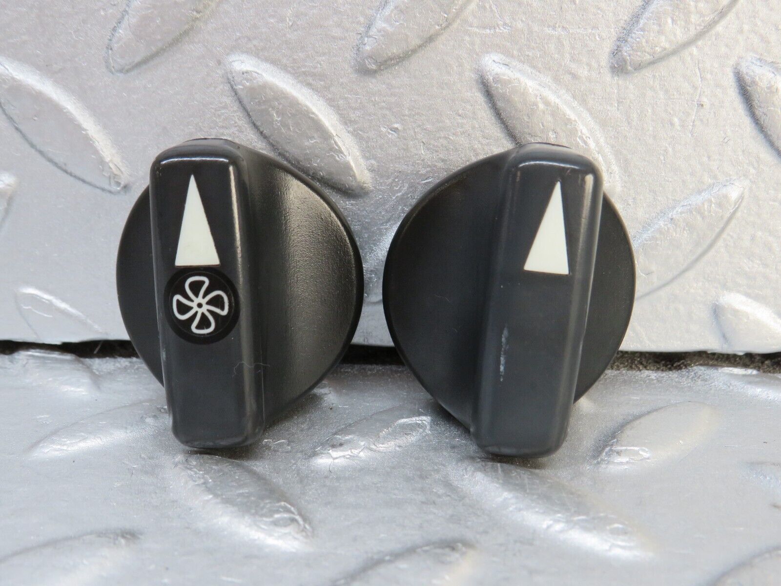 37000 Mercedes-Benz C126 420SEC Coupe Heater Control Knob Pair