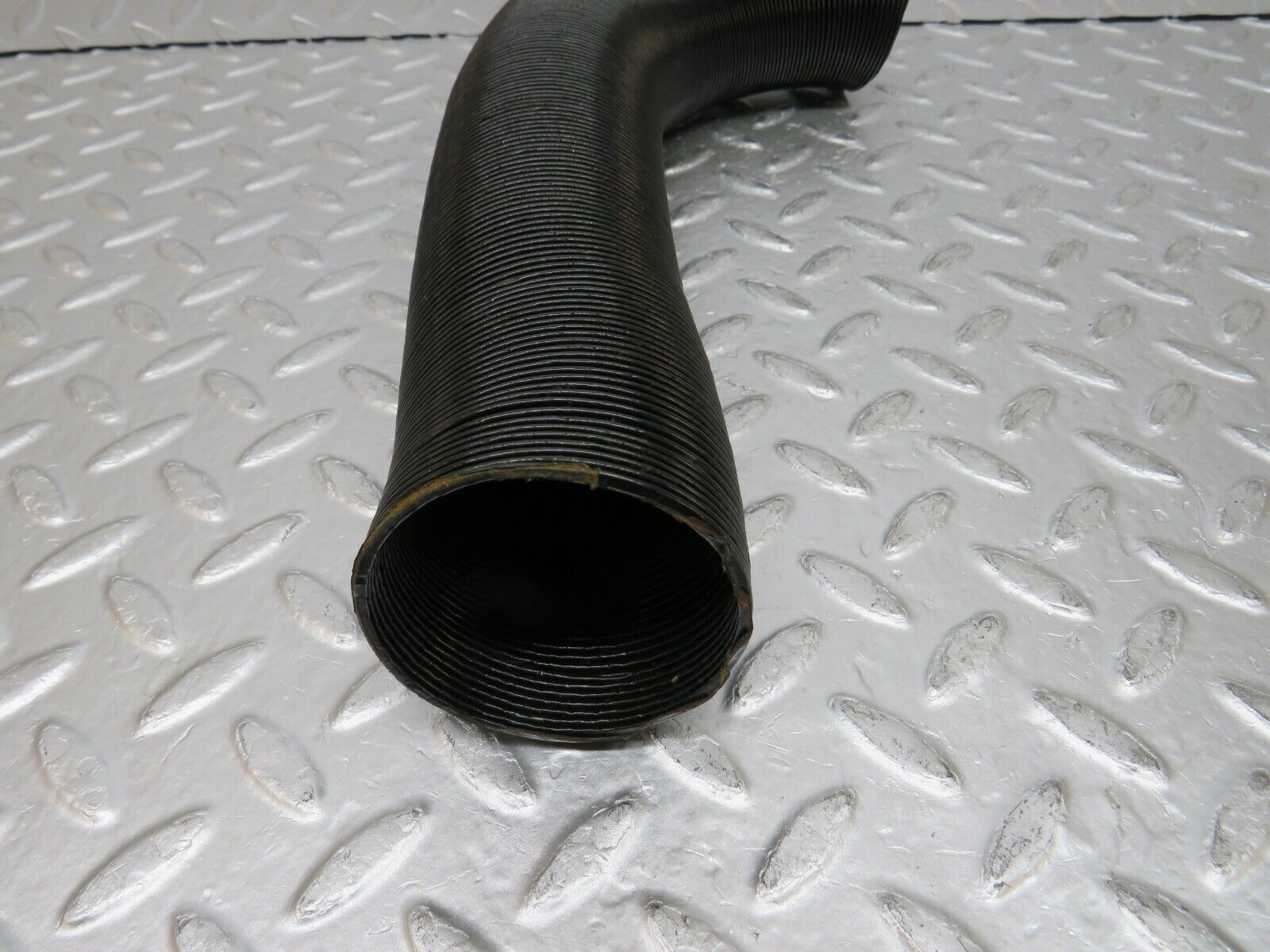 0866 Mercedes-Benz C107 350SLC Coupe Dash Air Vent Pipe Right Side