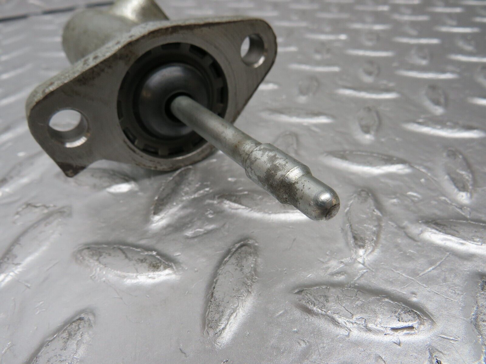 31349 Mercedes-Benz S124 220TE Wagon Clutch Master Cylinder