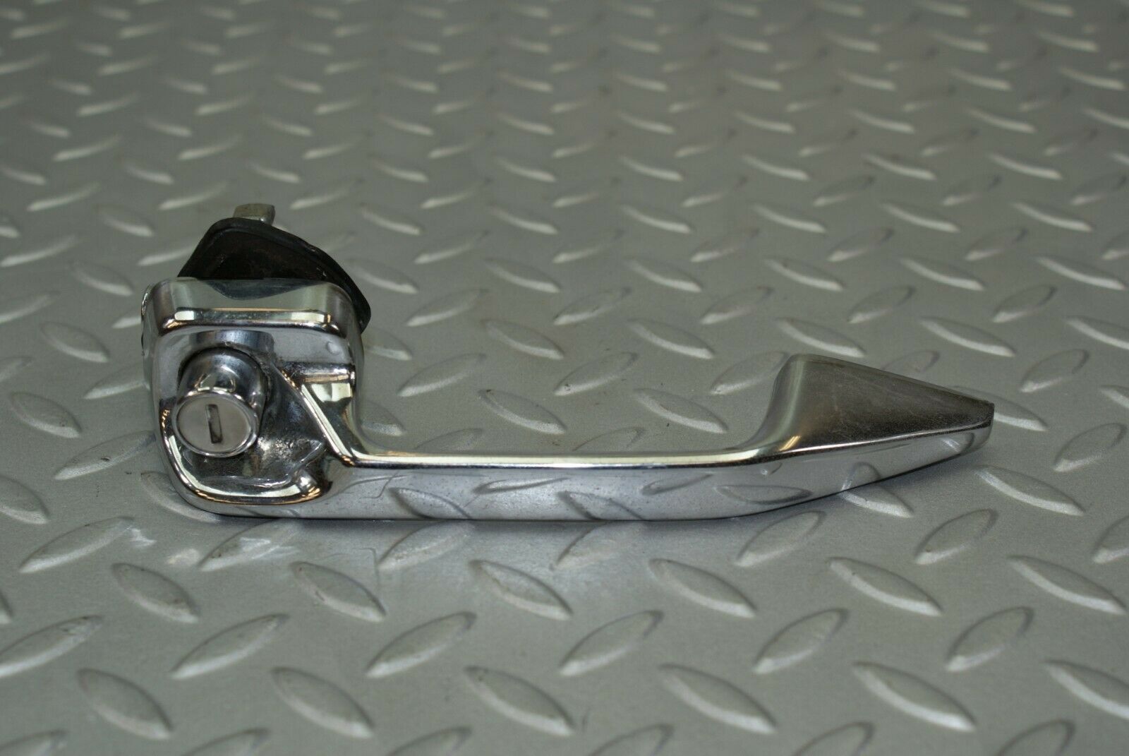 3103 Mercedes-Benz W115 220D Door Handle Front Left Driver Side 1157660101