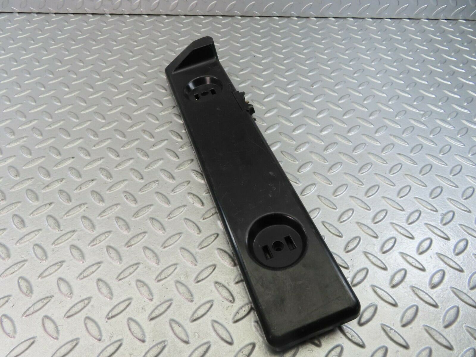 9039 Mercedes-Benz W123 Tail Light Bulb Holder Left