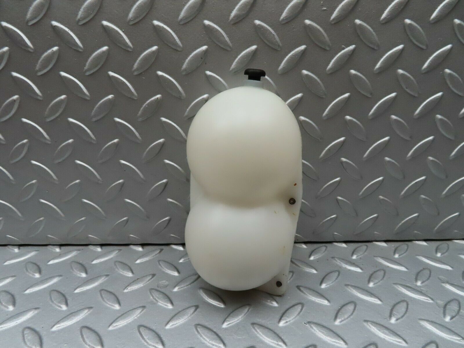 3762 Mercedes-Benz S123 200T Wagon Vacuum Reservoir