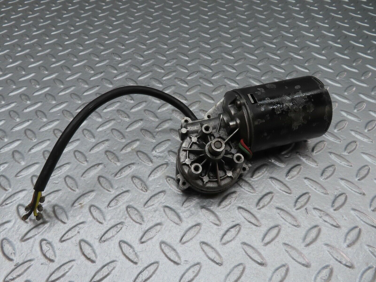 18070 Mercedes-Benz W123 200 Wiper Motor Bosch 0390341077