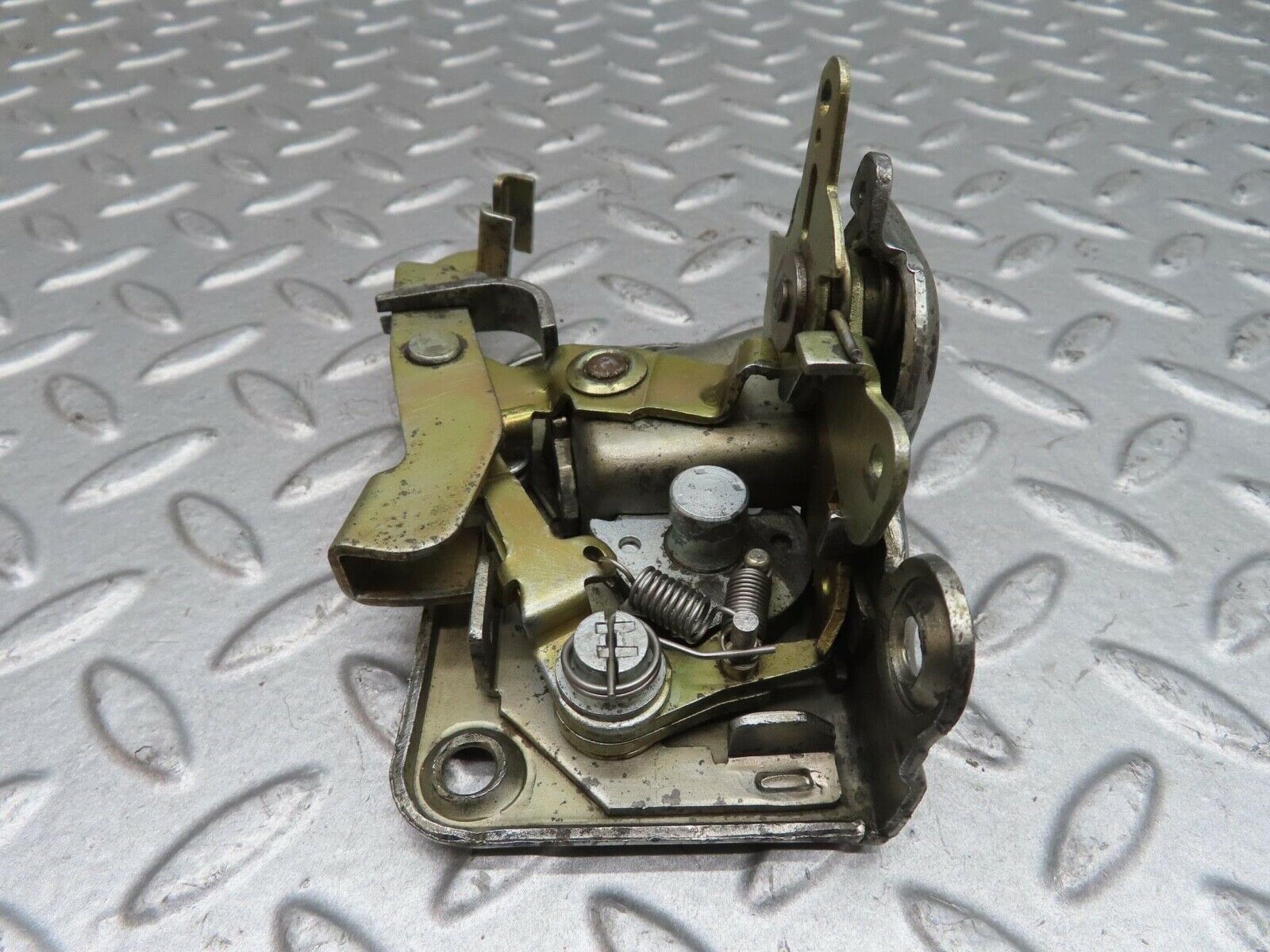 13896 Mercedes-Benz C107 280SLC Right Door Lock Mechanism