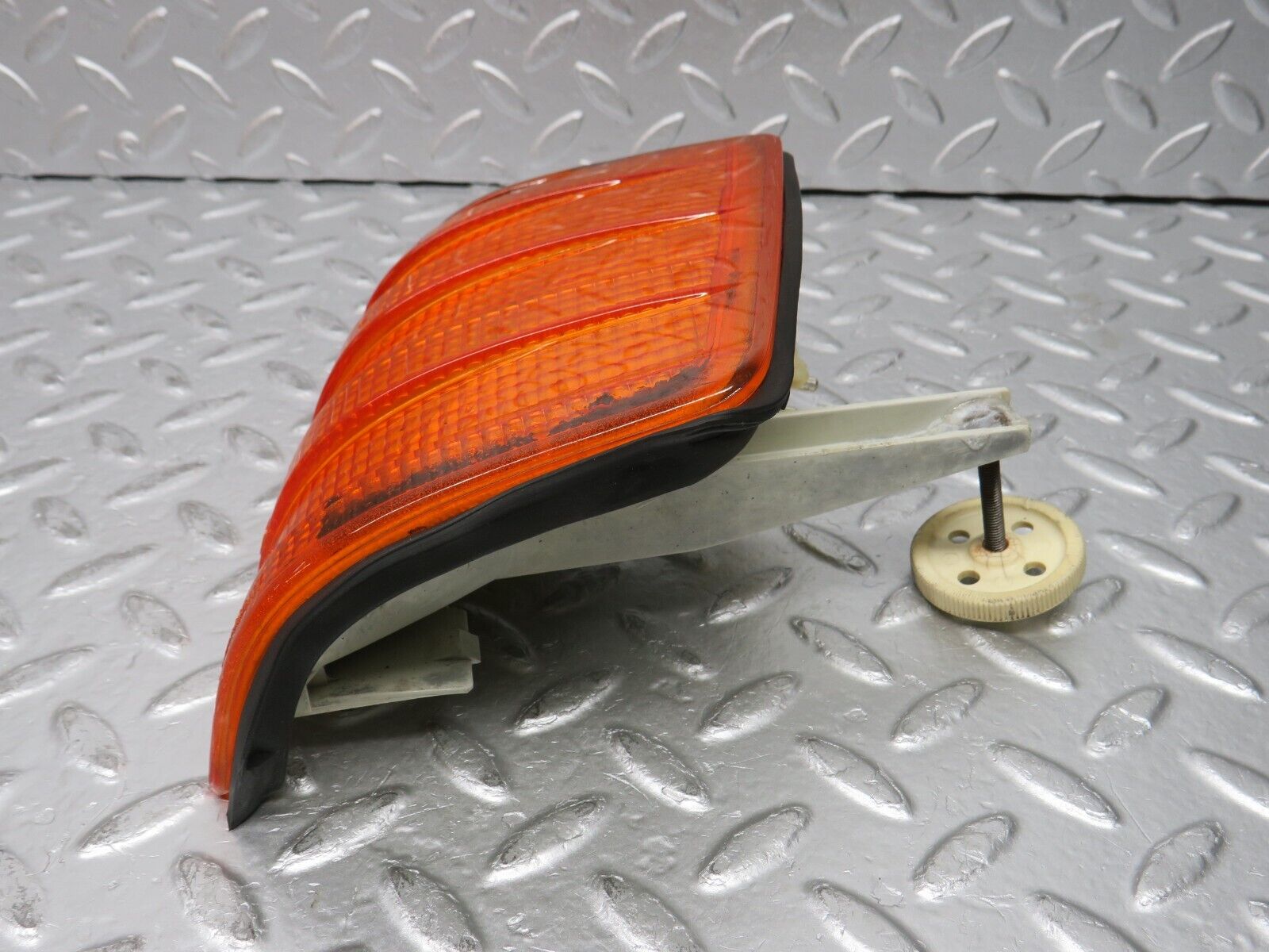 31707 Mercedes-Benz W201 190LE 1.8L Indicator Light Front Left Bosch 1305232911