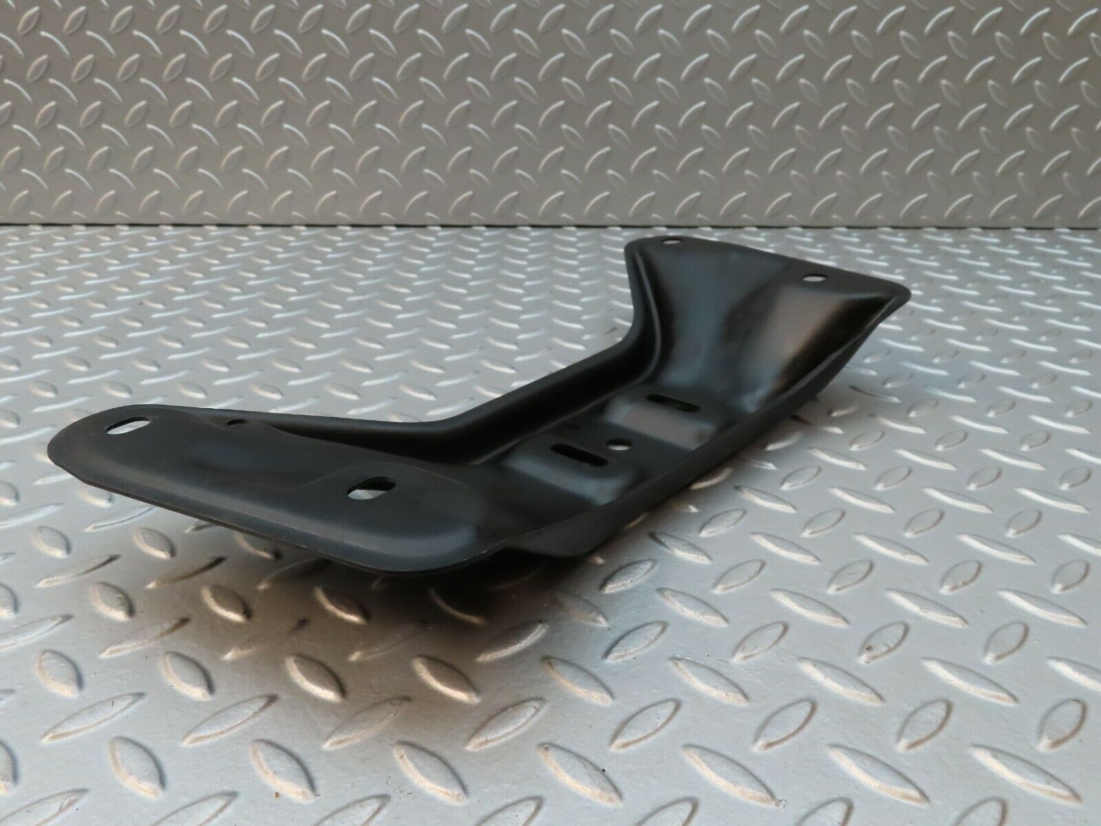 3975 Mercedes-Benz S123 200T Wagon Gearbox Mount Bracket