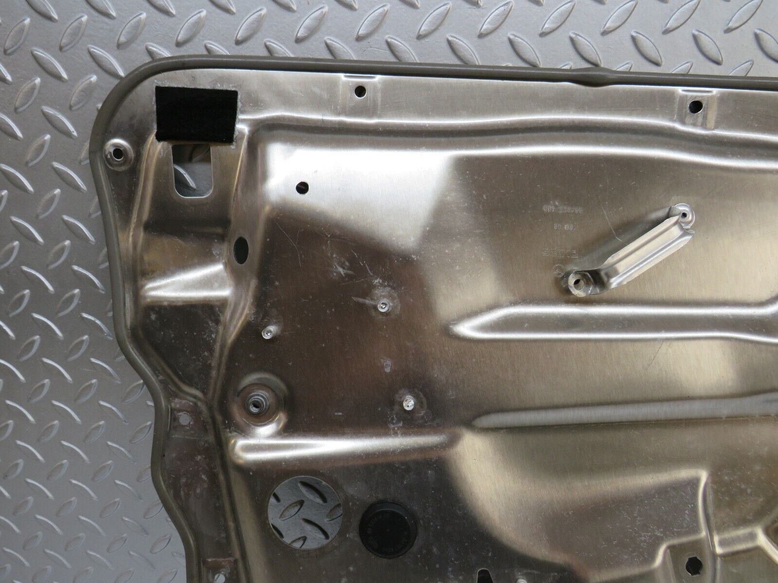 35104 Mercedes-Benz W221 Front Right Window Regulator Support Panel