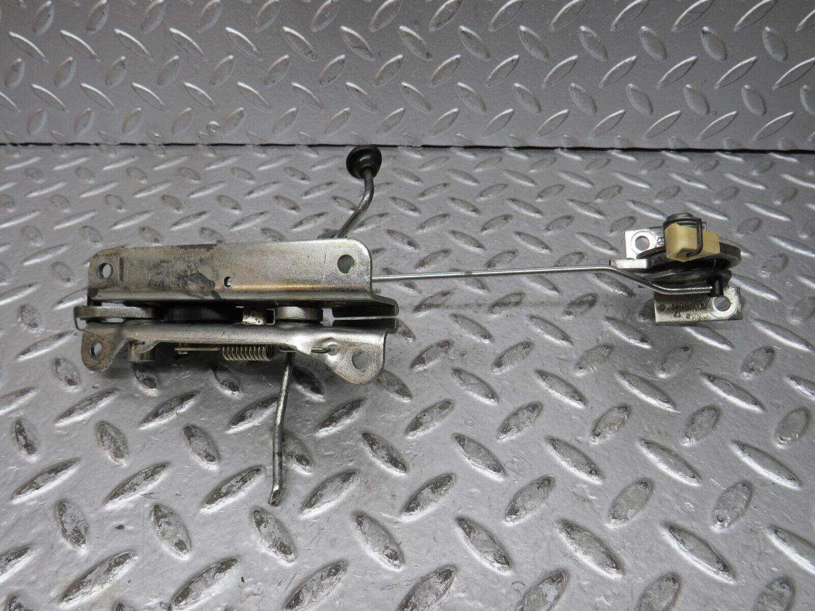 27835 Mercedes-Benz S124 300TE Wagon Rear Right Seat Bench Locking Mechanism