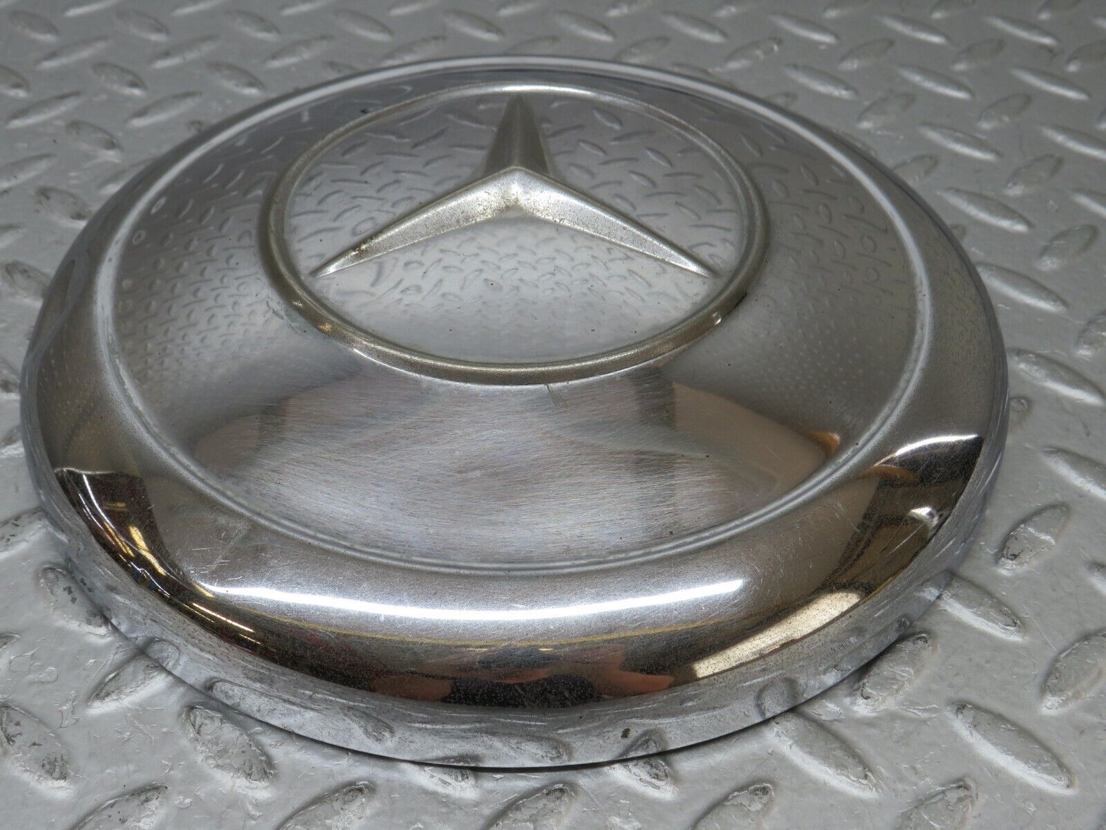 35762 Mercedes-Benz W108 Chrome Wheel Hub Cap