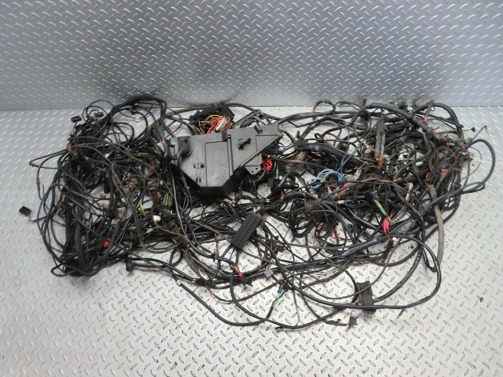 16513 Mercedes-Benz W124 260E Engine Chassis Body Wire Wiring Harness