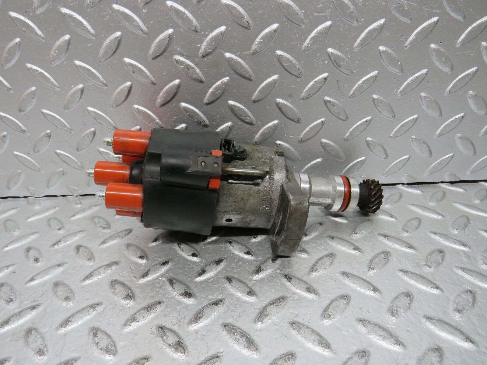 28701 Mercedes-Benz W123 230E Ignition Distributor Bosch 0021589801 0237003025