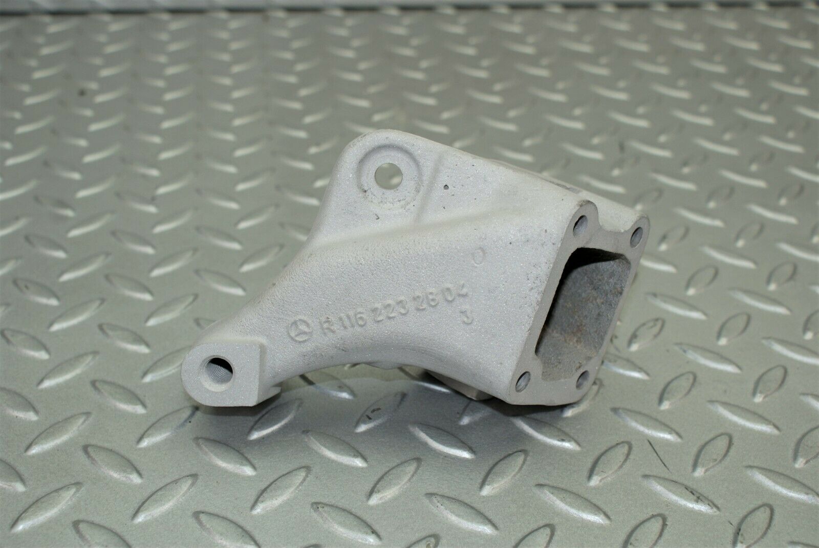 2562 Mercedes-Benz W116 350SE Engine Mount Bracket 1162232804