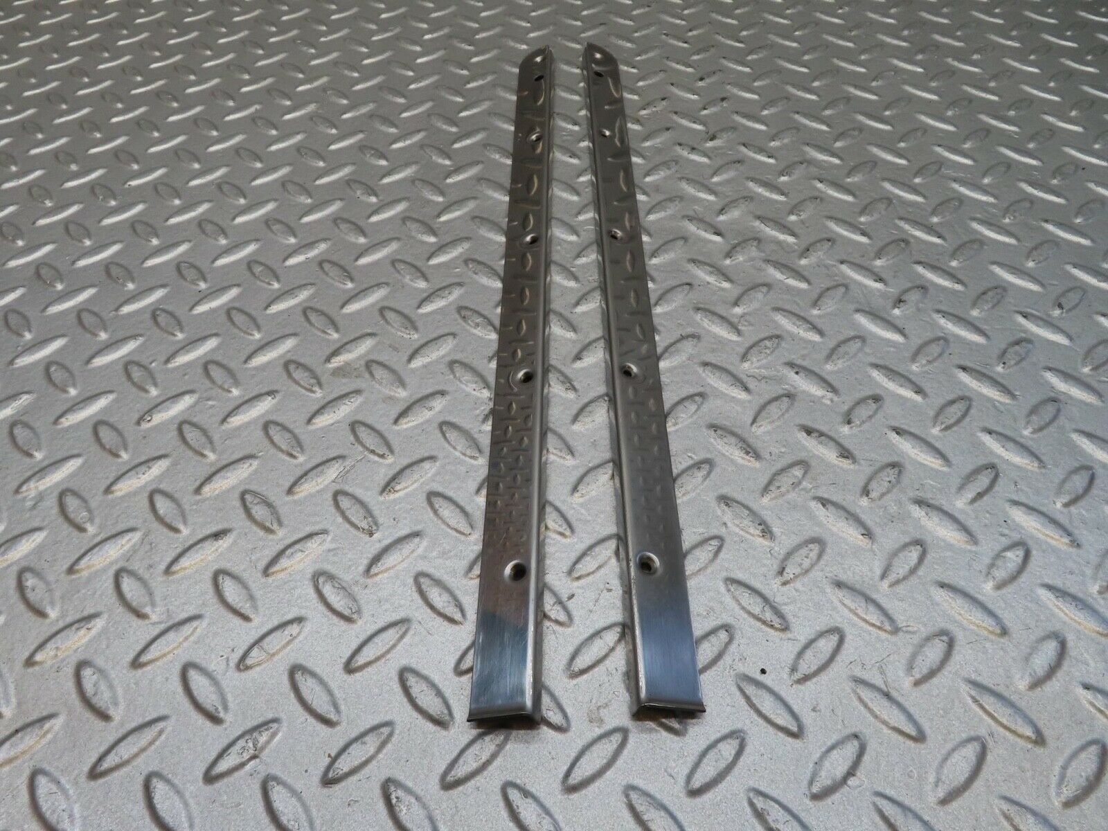 14386 Mercedes-Benz W116 350SE Sunroof Sliding Guide Rail L/R