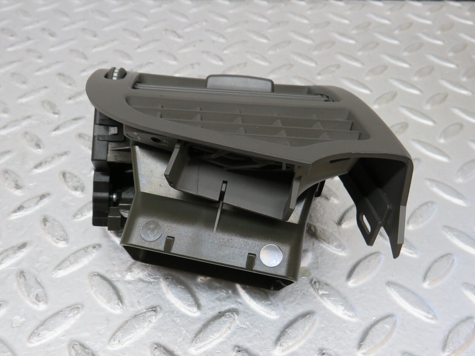 35192 Mercedes-Benz W221 Dash Air Vent Left Side 2218300154