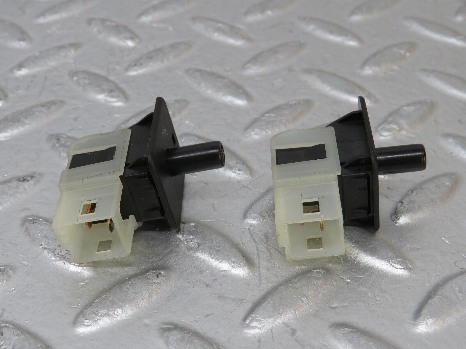 34883 Mercedes-Benz W210 320E Door Contact Switch 2x 2028209410