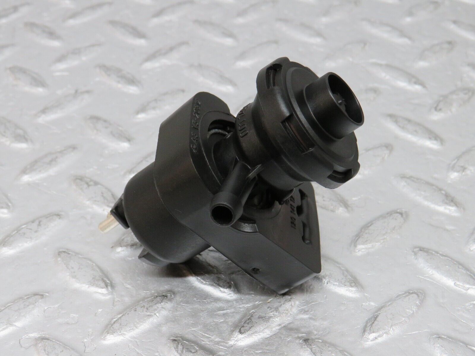 37756 Mercedes-Benz A124 320E Cabriolet Fuel Regeneration Vacuum Valve 0011408060 1201411240