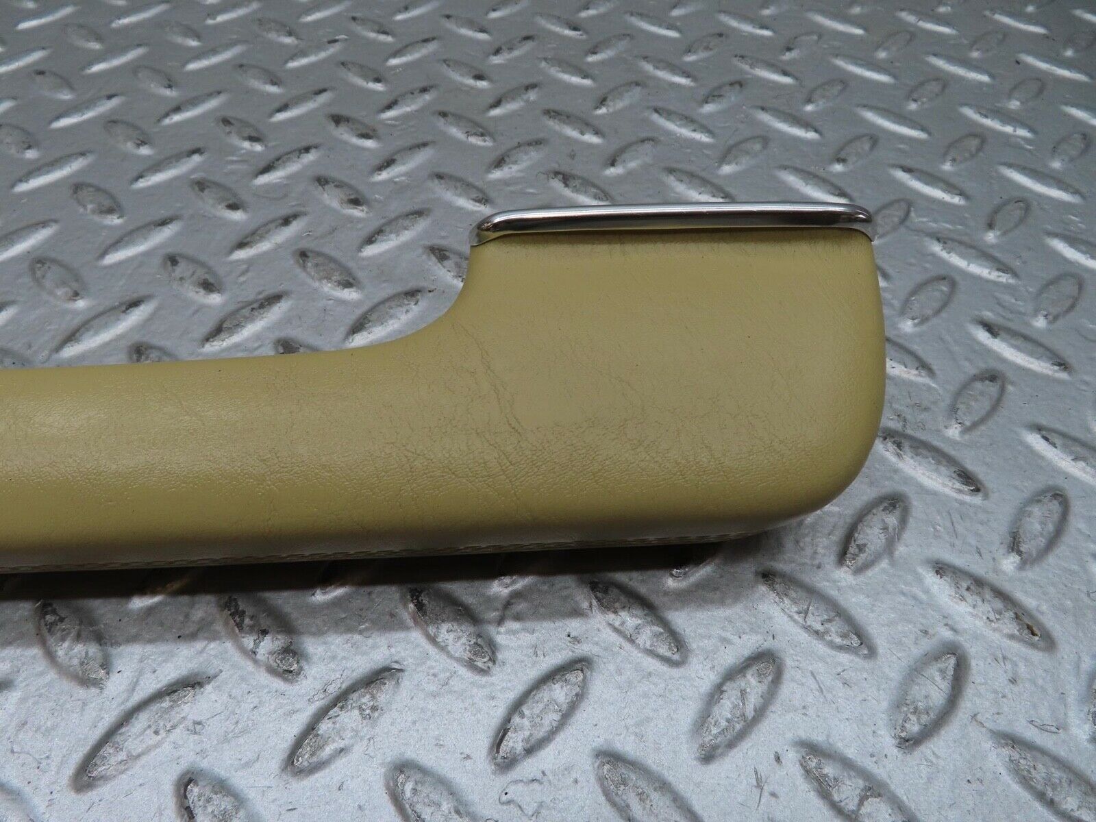 15301 Mercedes-Benz W123 230E Interior Door Handle Right 1239702001