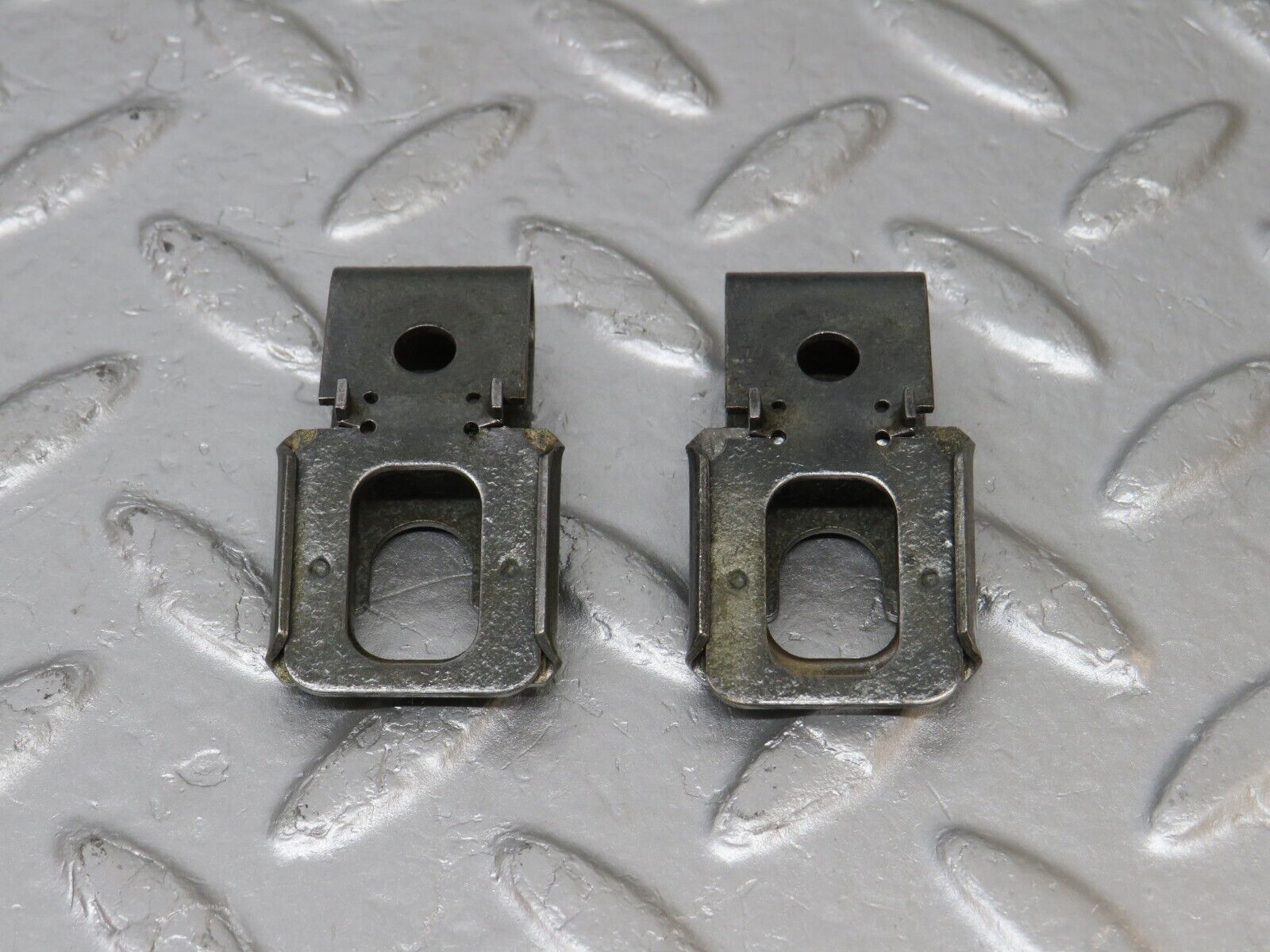 34479 Mercedes-Benz C126 380SEC Coupe Fuel Injector Bracket