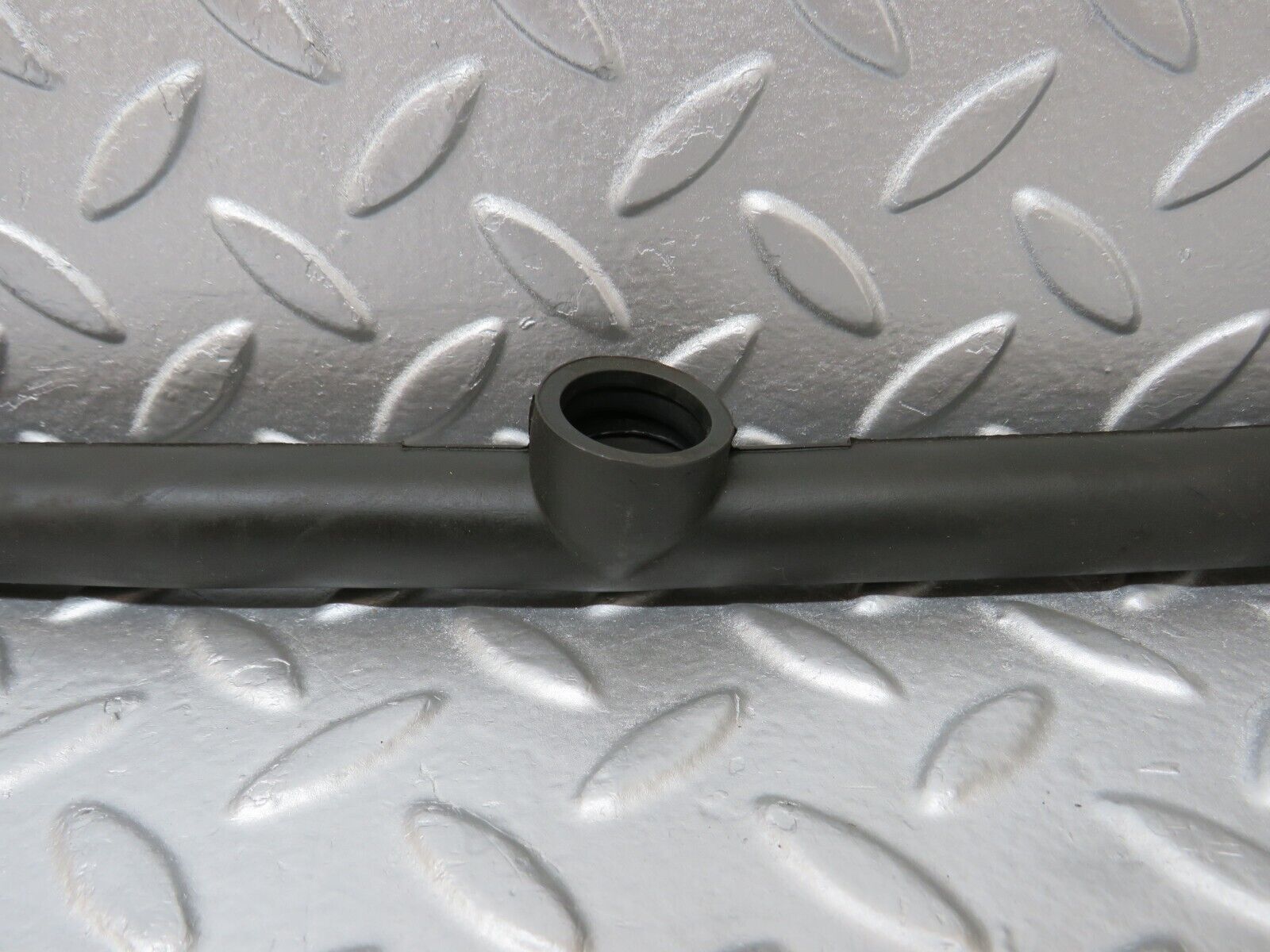 35068 Mercedes-Benz W210 320E EGR Air Pump Pipe Hose 1122380082