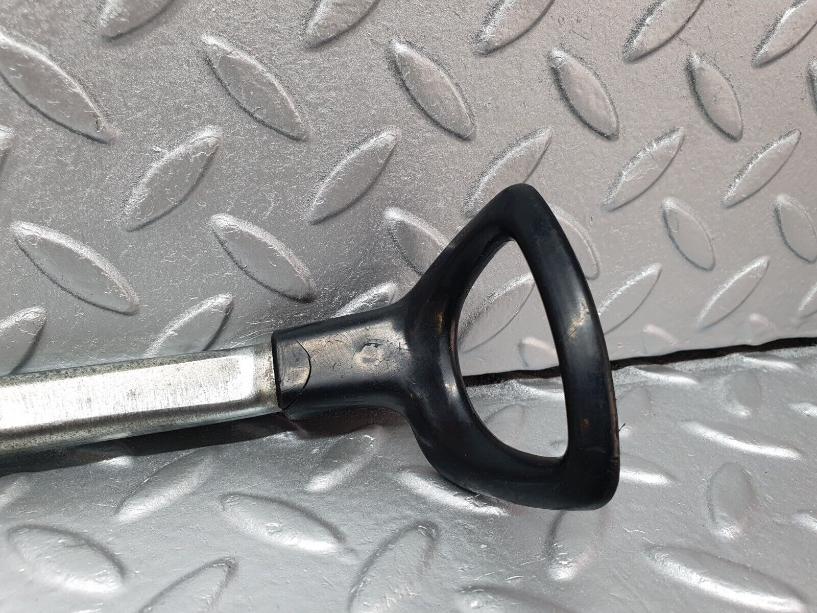 40792 Mercedes-Benz W123 300D Front Right Seat Sliding Adjust Handle