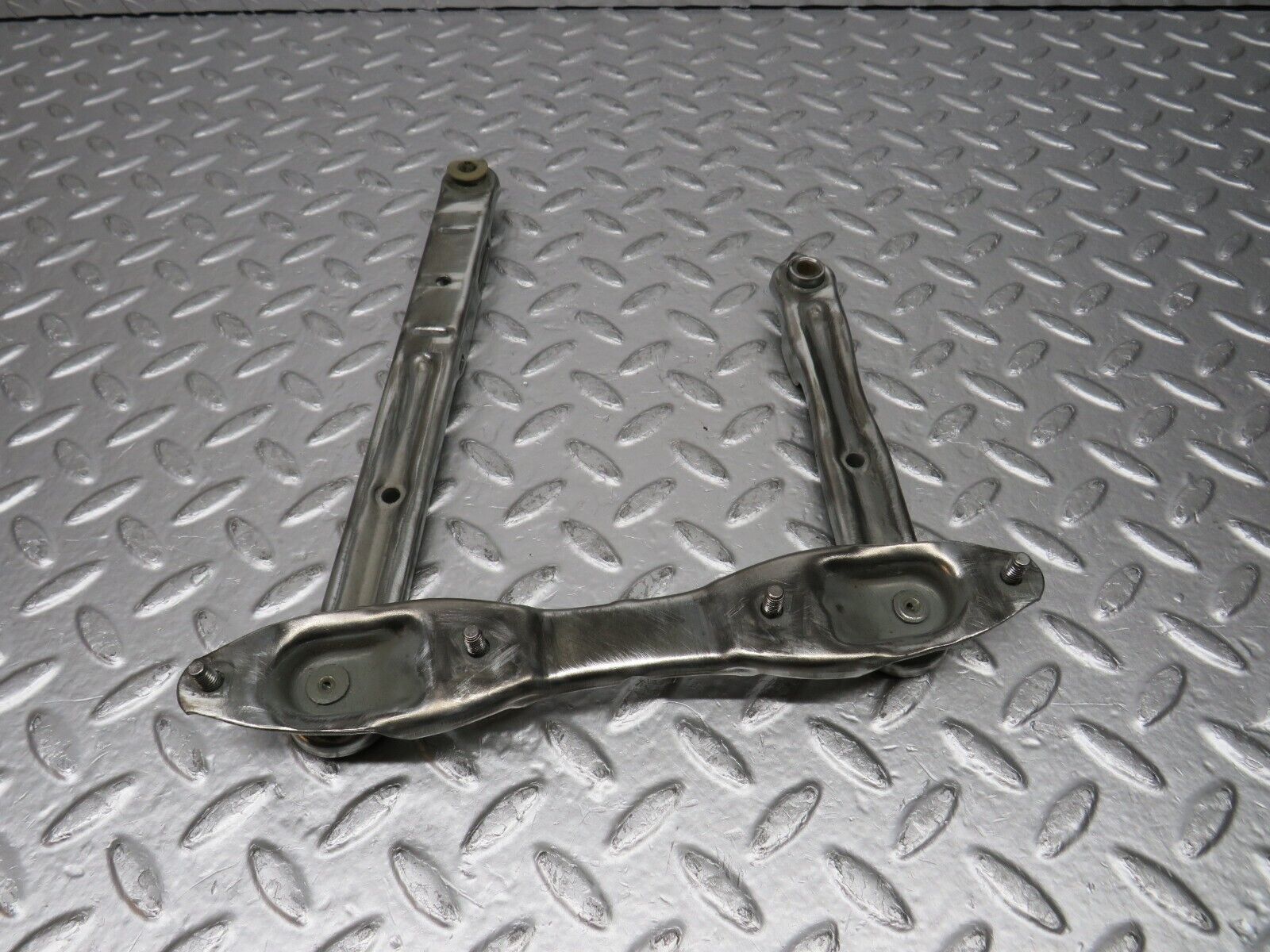 31659 Mercedes-Benz W201 190LE 1.8L Bonnet Hinge Right Side