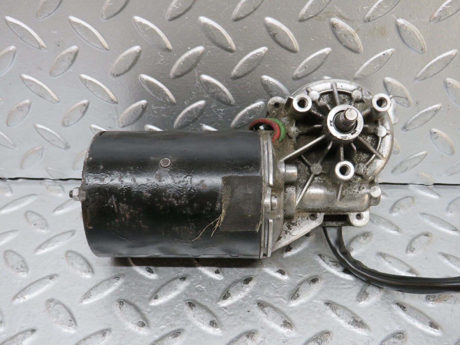 28481 Mercedes-Benz S123 240D Wagon Wiper Motor Bosch 0390341077