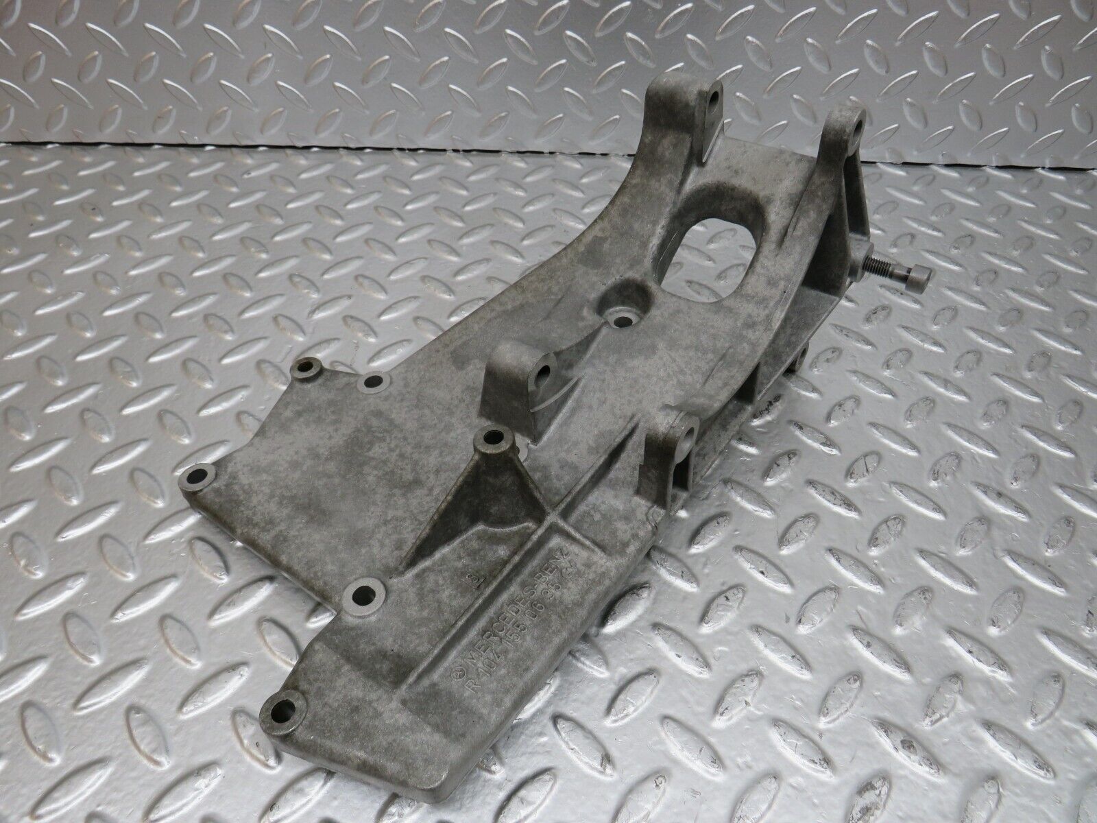 24798 Mercedes-Benz W140 S320 Alternator Generator Bracket Mount 1041550635