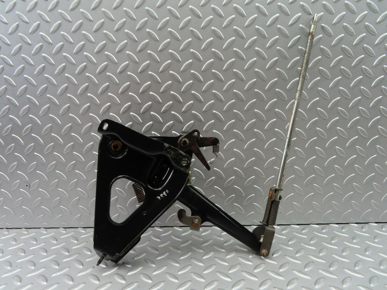 6302 Mercedes-Benz W126 380SE Handbrake Regulator