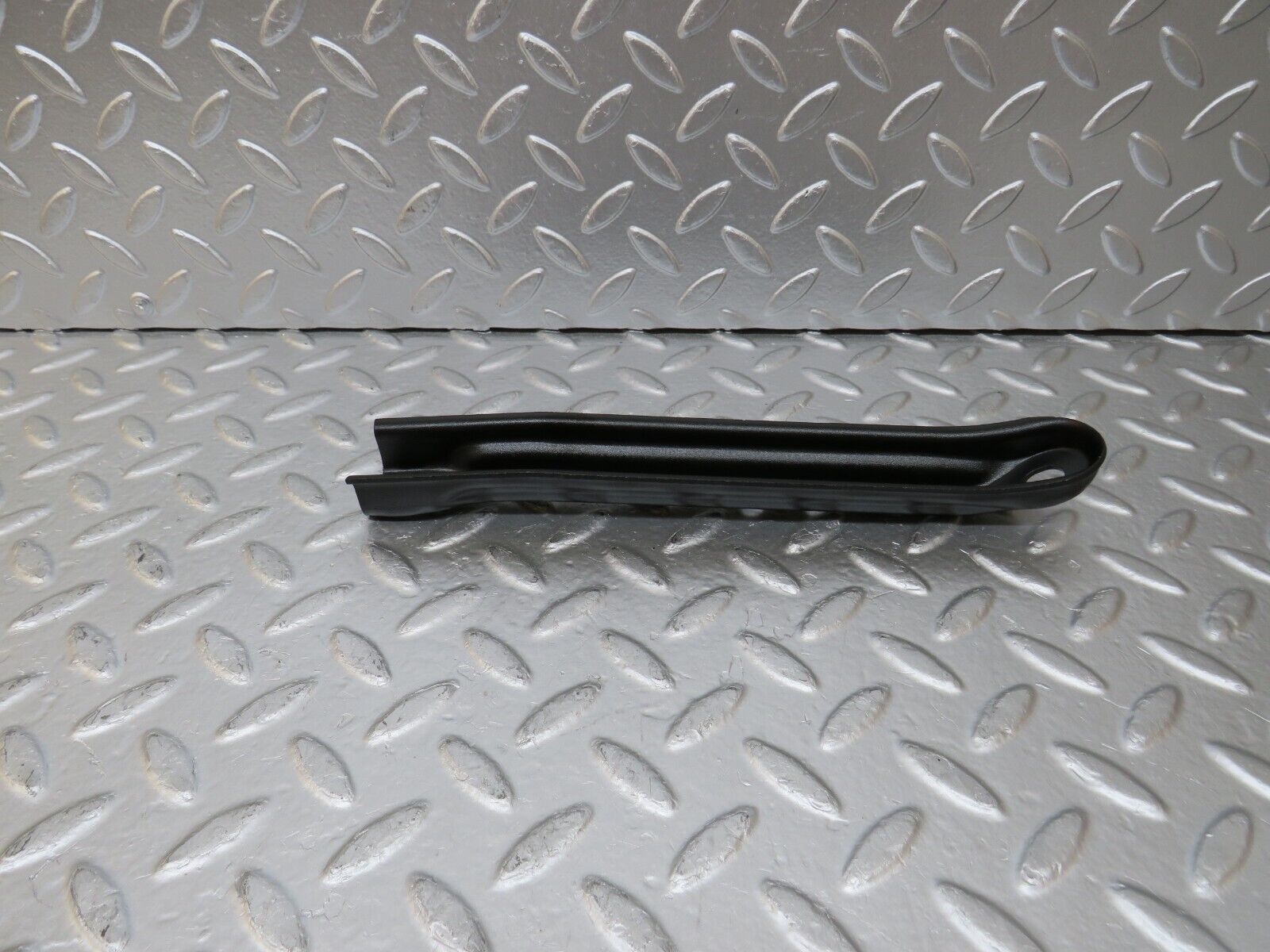 25555 Mercedes-Benz W123 200 Air Intake Manifold Bracket