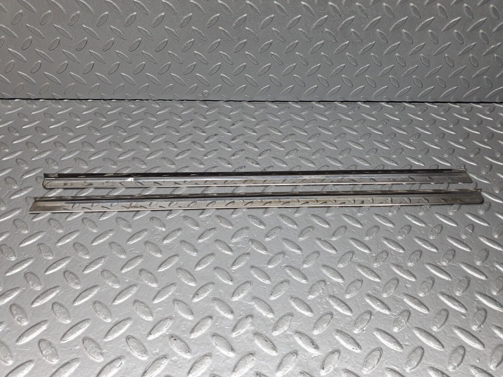 41058 Mercedes-Benz W126 300SE Sunroof Chrome Trim Set