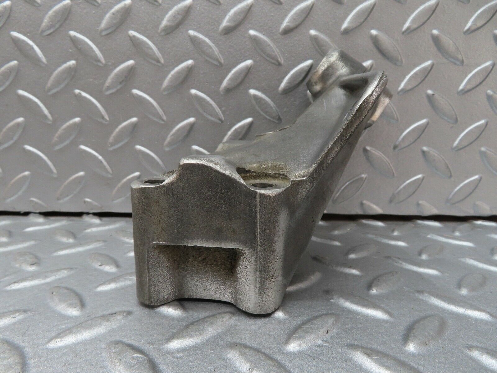 17672 Mercedes-Benz W116 450SEL Engine Mount Bracket Left Side 1162232904