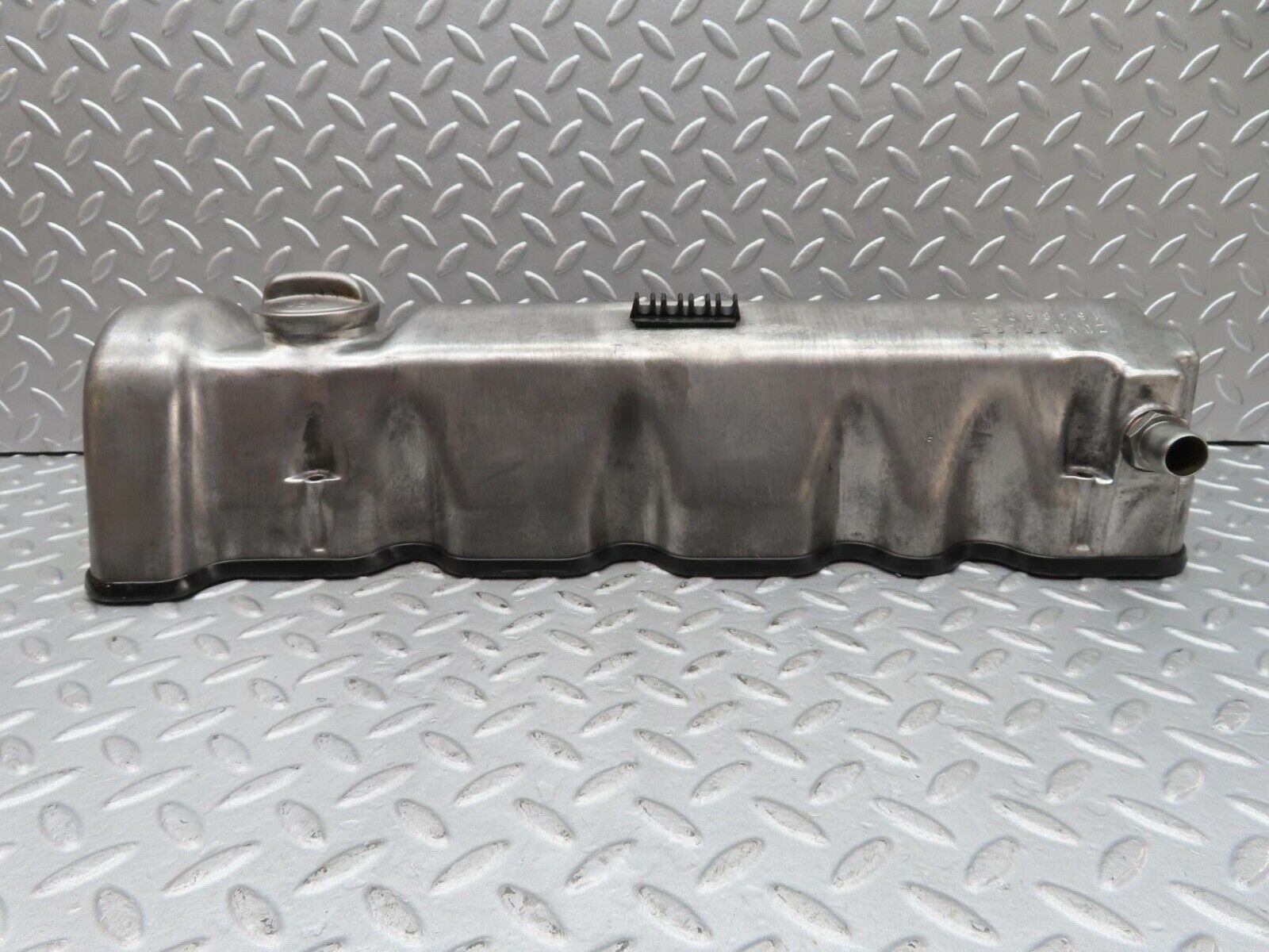 16529 Mercedes-Benz C107 350SLC Coupe Cylinder Head Valve Cover Right 1160161905