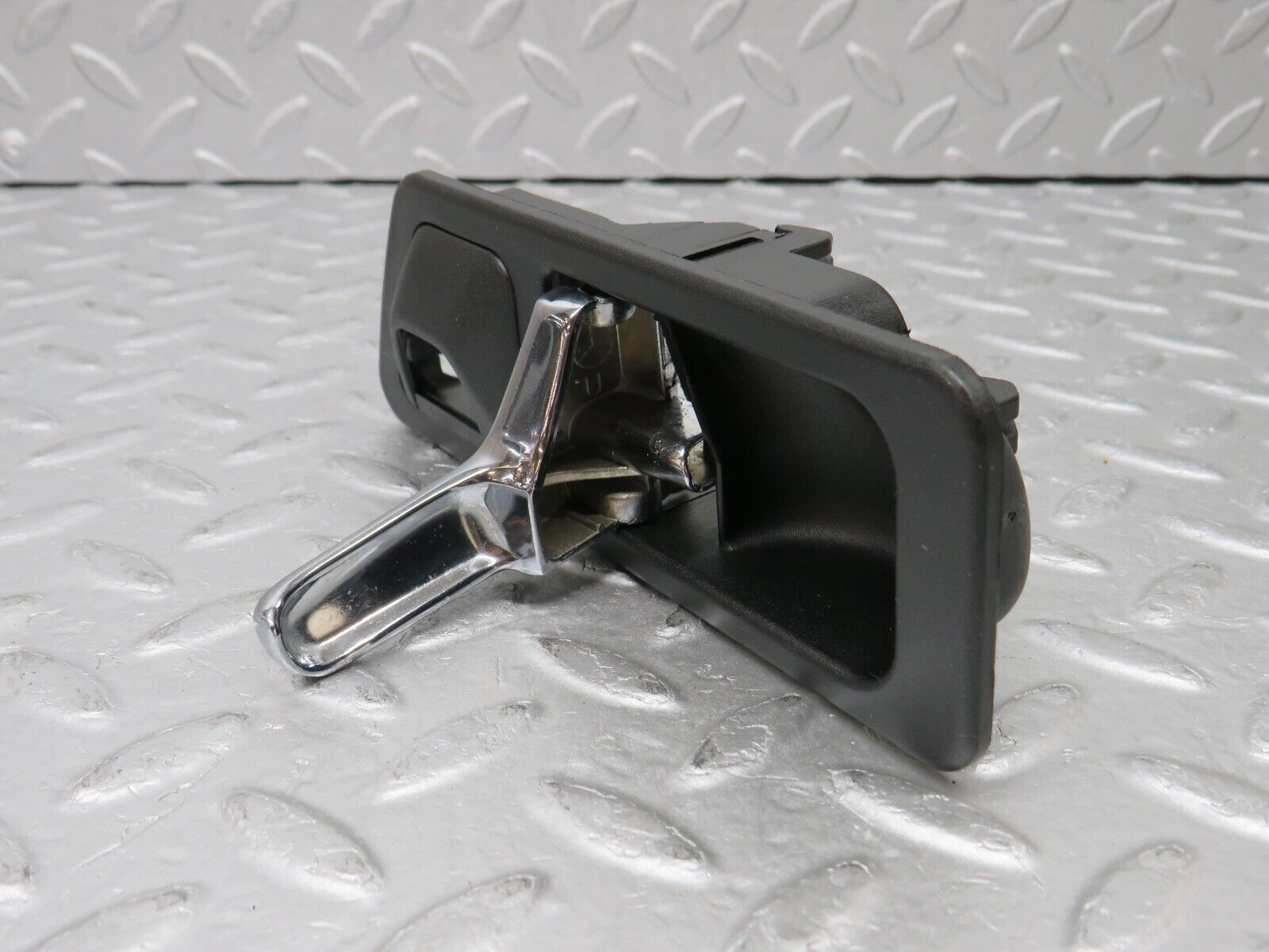 36619 Mercedes-Benz W201 190E 2.0L Left Interior Door Handle 2017660164