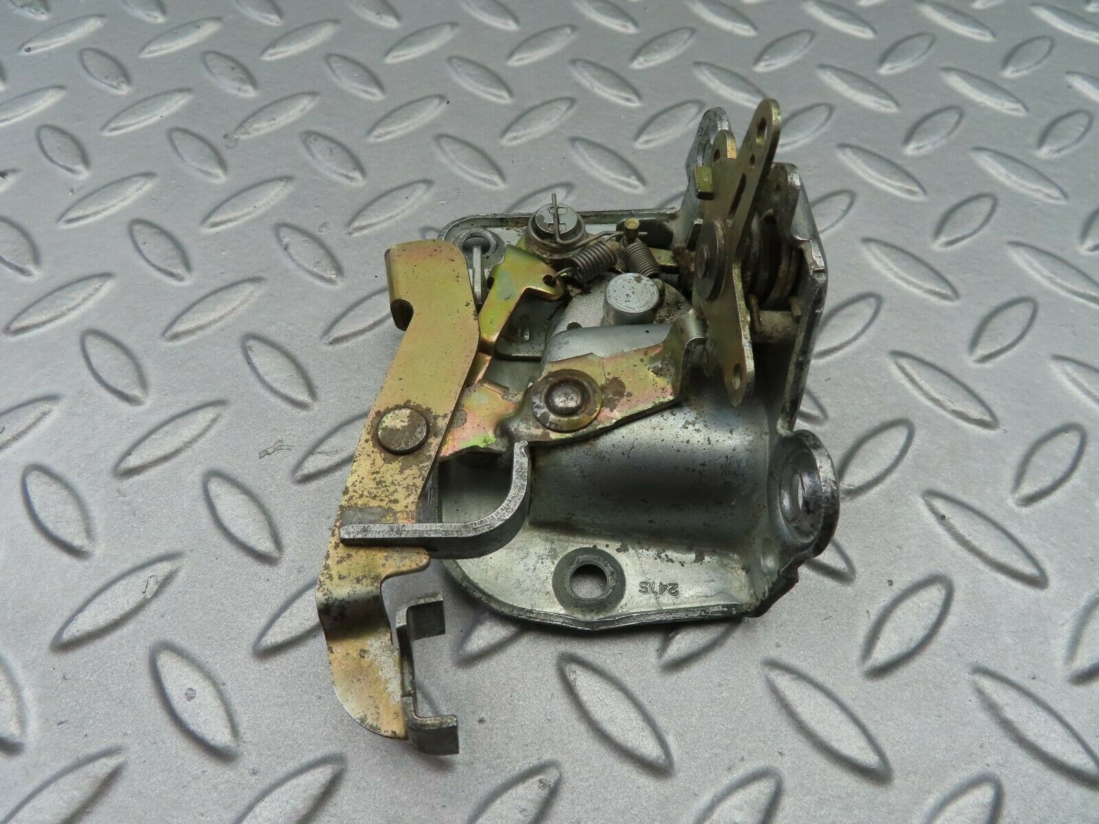 6873 Mercedes-Benz C107 350SLC Coupe Left Door Lock Mechanism