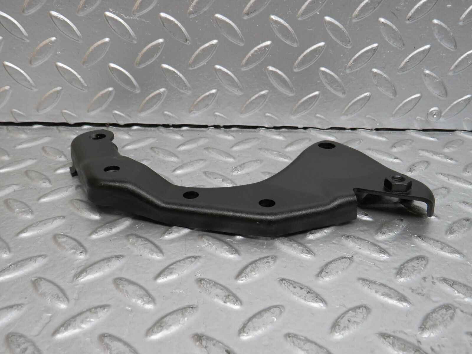 29559 Mercedes-Benz W124 230E Power Steering Pump Bracket