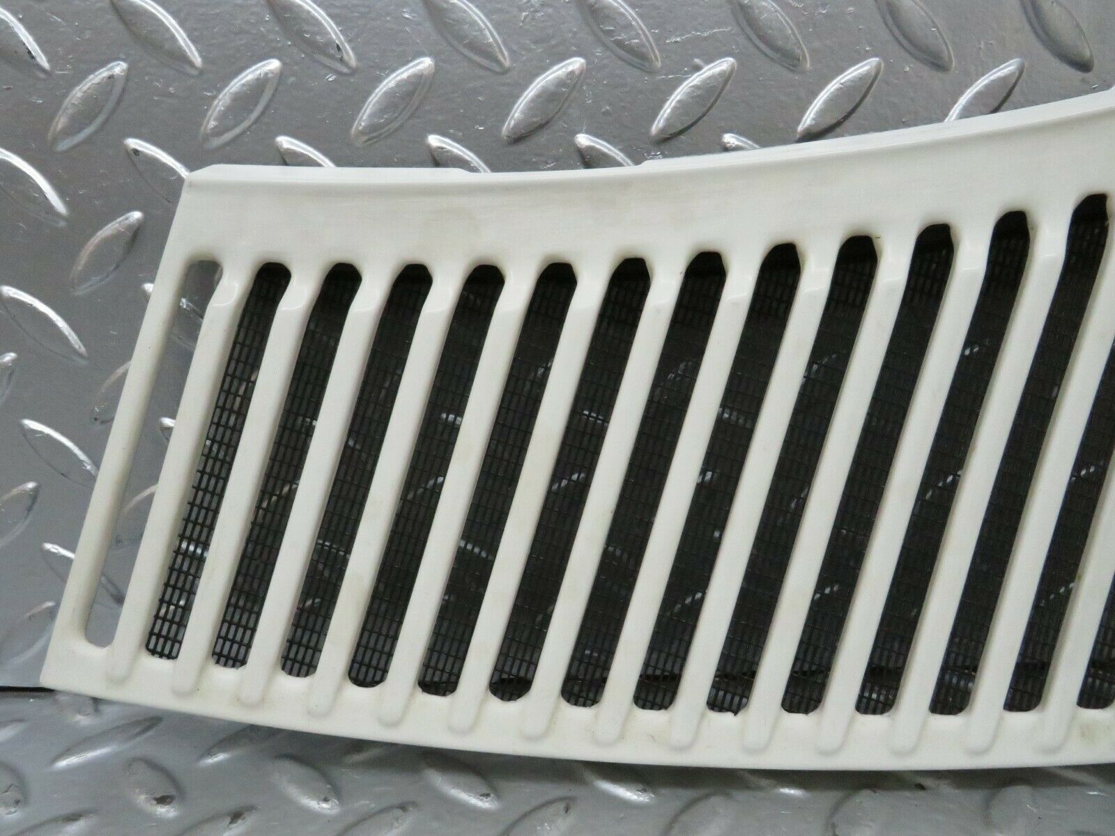 23741 Mercedes-Benz C107 450SLC Coupe Air Intake Grill Left Side