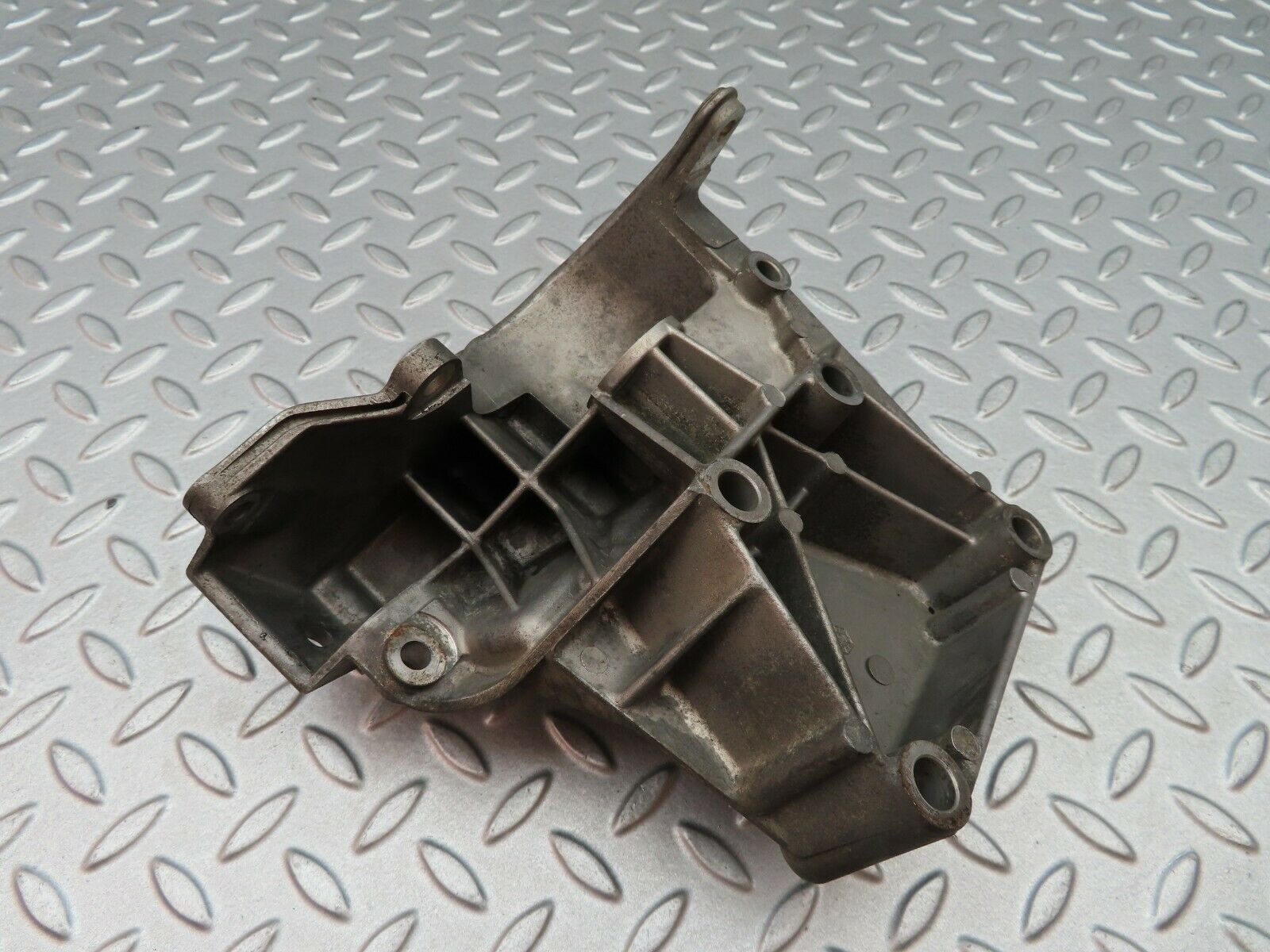 5645 Mercedes-Benz W124 230E Power Steering Pump Bracket 1022361330