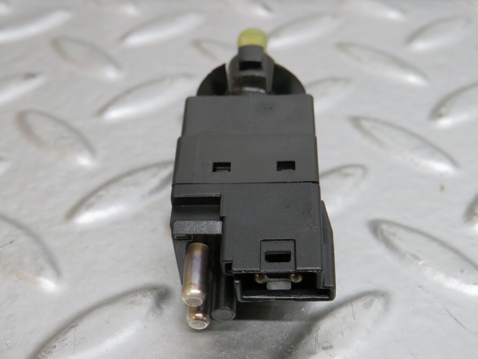 29178 Mercedes-Benz C124 320CE Coupe Brake Light Switch 0015450109